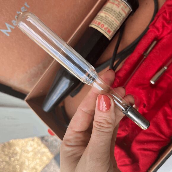 Antique Master Violet Ray Machine With 3 Glass Attachments Works Circa 1920’s - Picture 6 of 12